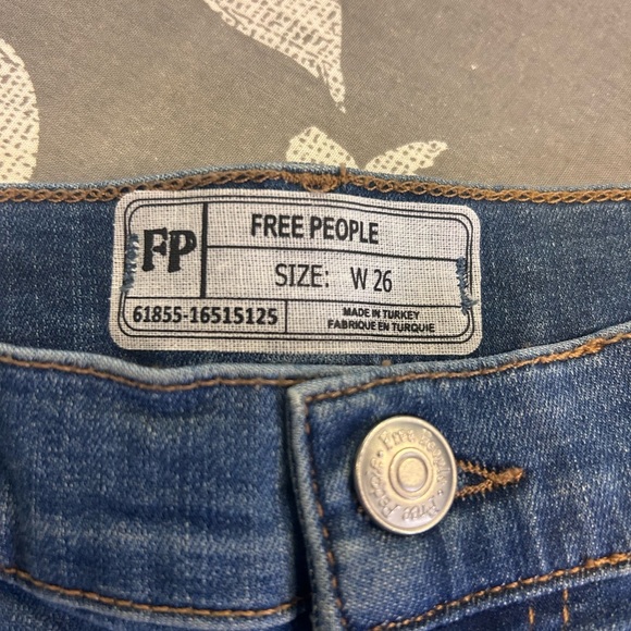 💙”Free People” NWT Blue Skinny Distressed Jeans 👖 - Picture 9 of 14